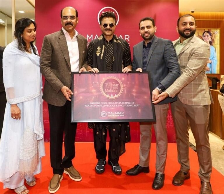 Malabar Gold & Diamonds Diwali offers presented by Bollywood star Anil Kapoor, along with O. Asher, Managing Director - India Operations, and other Malabar dignitaries