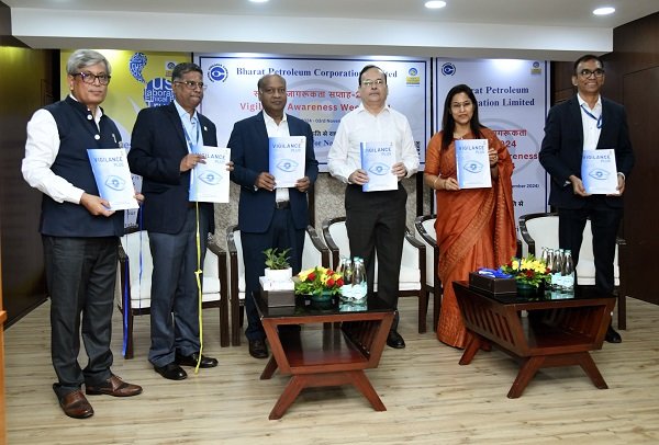 L to R: S. Bhattacharjee, GM, S. Srikanth, CGM Vigilance, VRK Gupta, Dir (Fin), D. K. Jain, Ex-Chief Secy. of Maharashtra & Ex-Member Lokpal, Meenaxi Rawat, CVO, BPCL, R. Kumar, Chf Mgr Vig