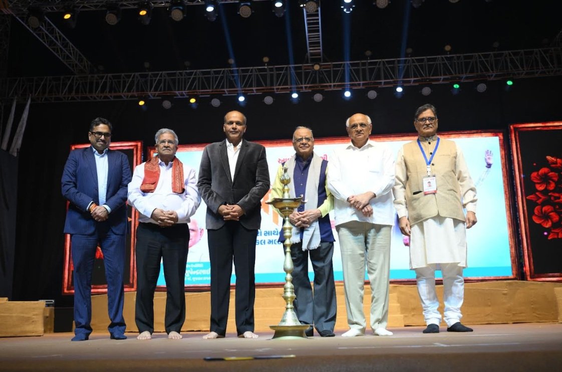 Gujarat CM Bhupendrabhai Patel, Cabinet Ministers, Kanubhai Desai, Jitubhai Vaghani, and Filmmaker Ashutosh Gowariker, Grace Namotsav at Sanskardham